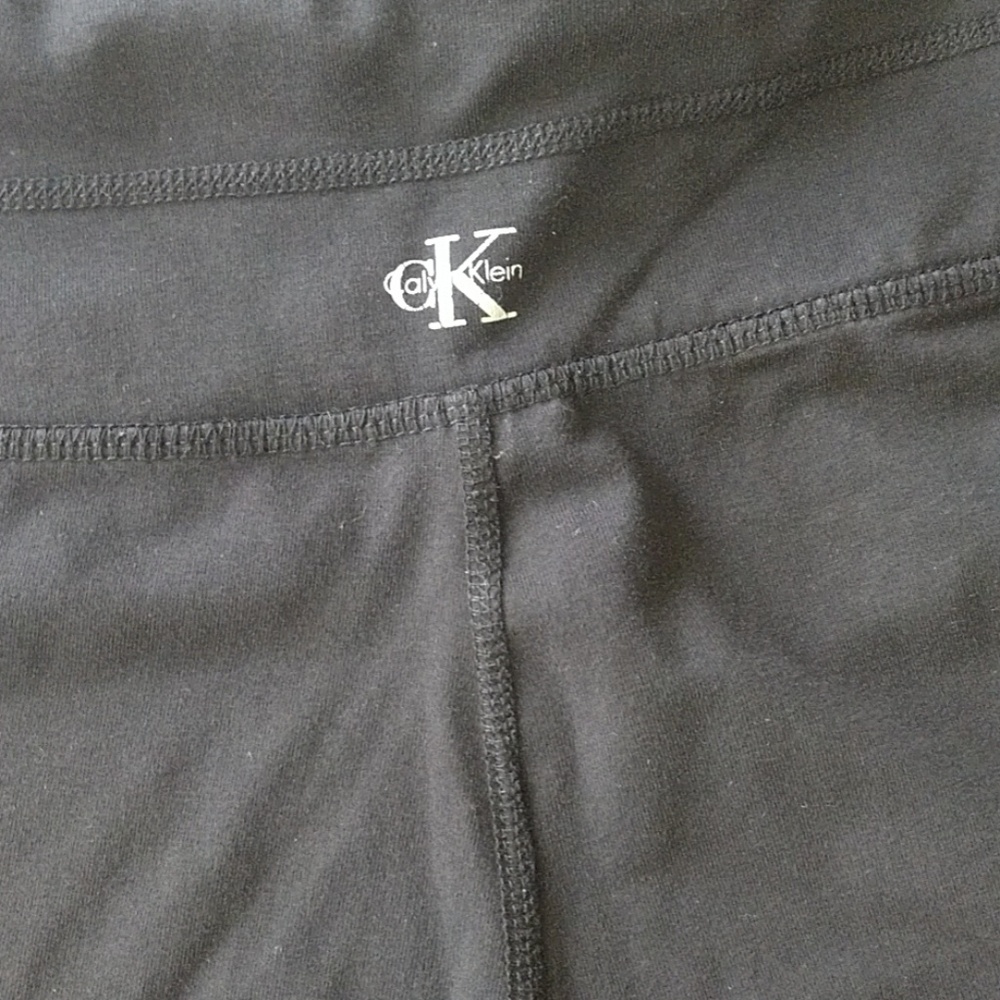 Calvin Klein Work-Out Capri - Picture 5 of 8